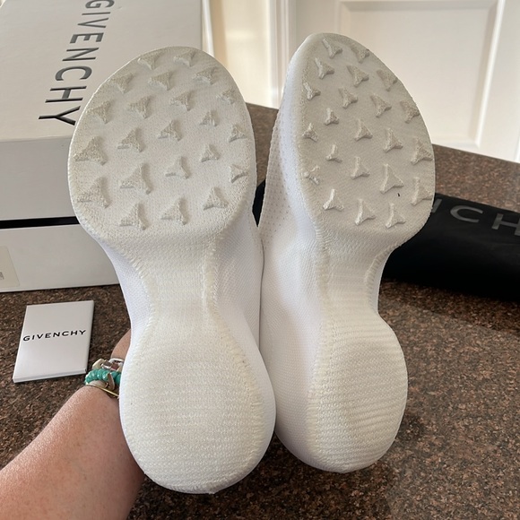 GIVECHY MEN’S/LADIES WHITE KNIT SNEAKERS-39-AMAZING-EUC-BOX-DUST BAG! - Picture 13 of 16